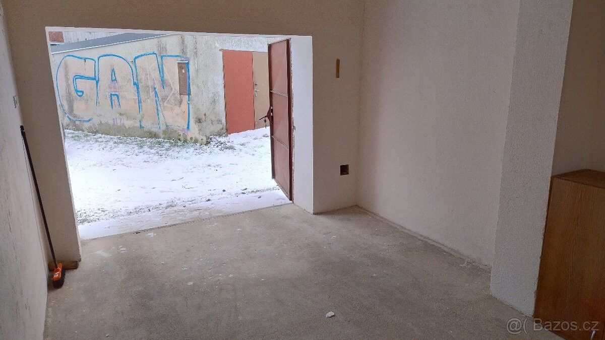 Garáž · Znojmo, 669 02 - 3
