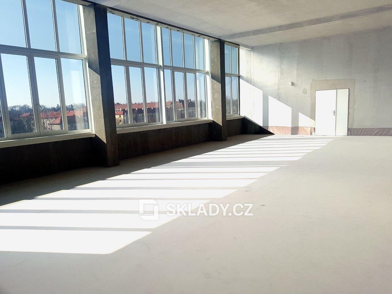 Pronájem sklad - Víta Nejedlého, Hradec Králové, 300 m²