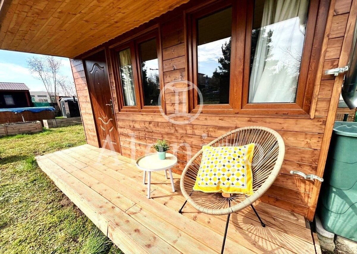 Chaty, Nedokončená, Praha, 16 m² - 1