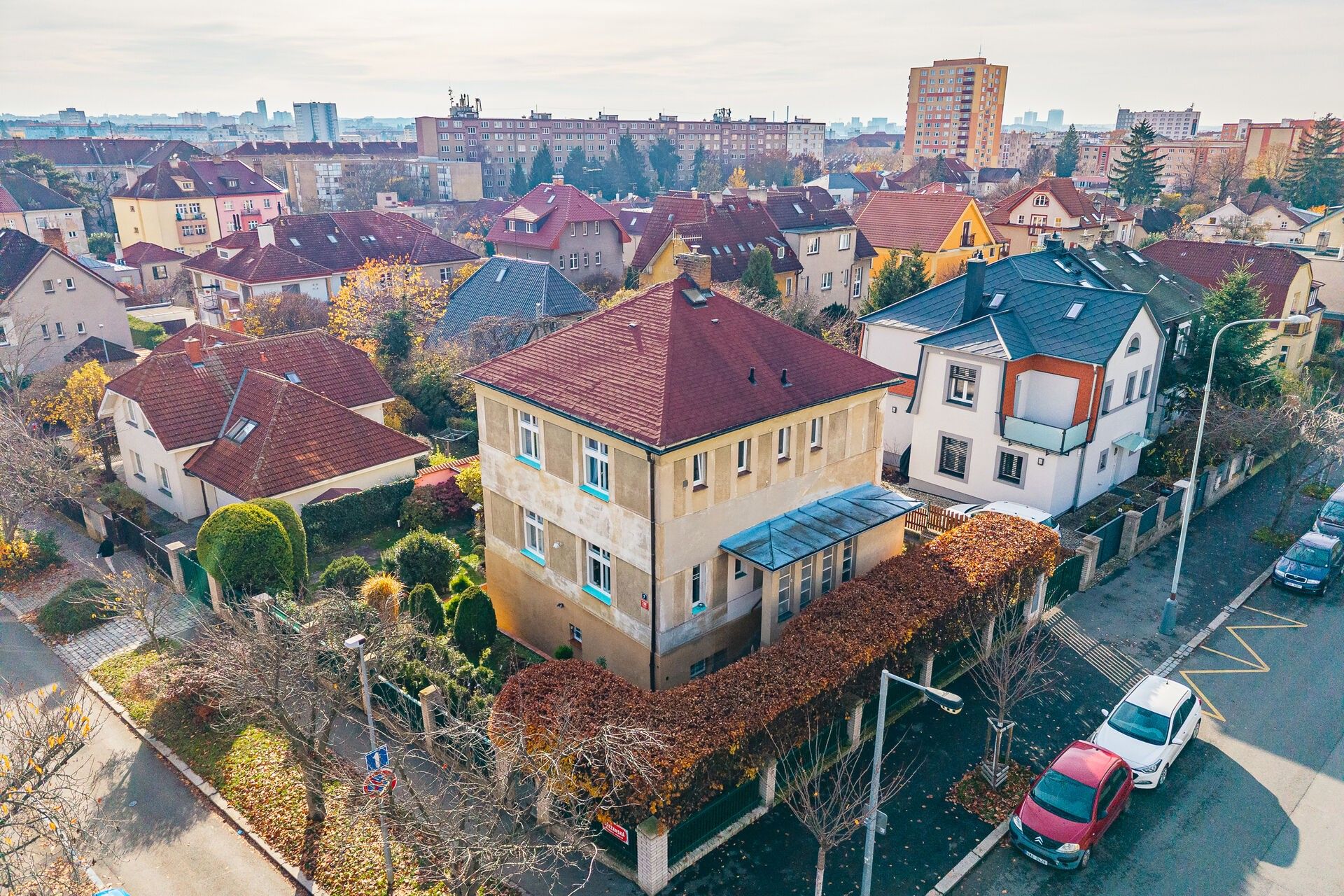 Prodej rodinný dům - Břežanská, Praha, 215 m²