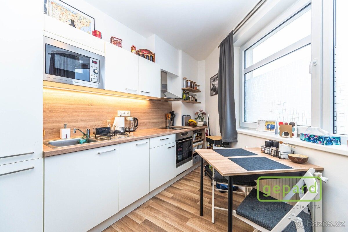 Pronájem byt - Praha, 104 00