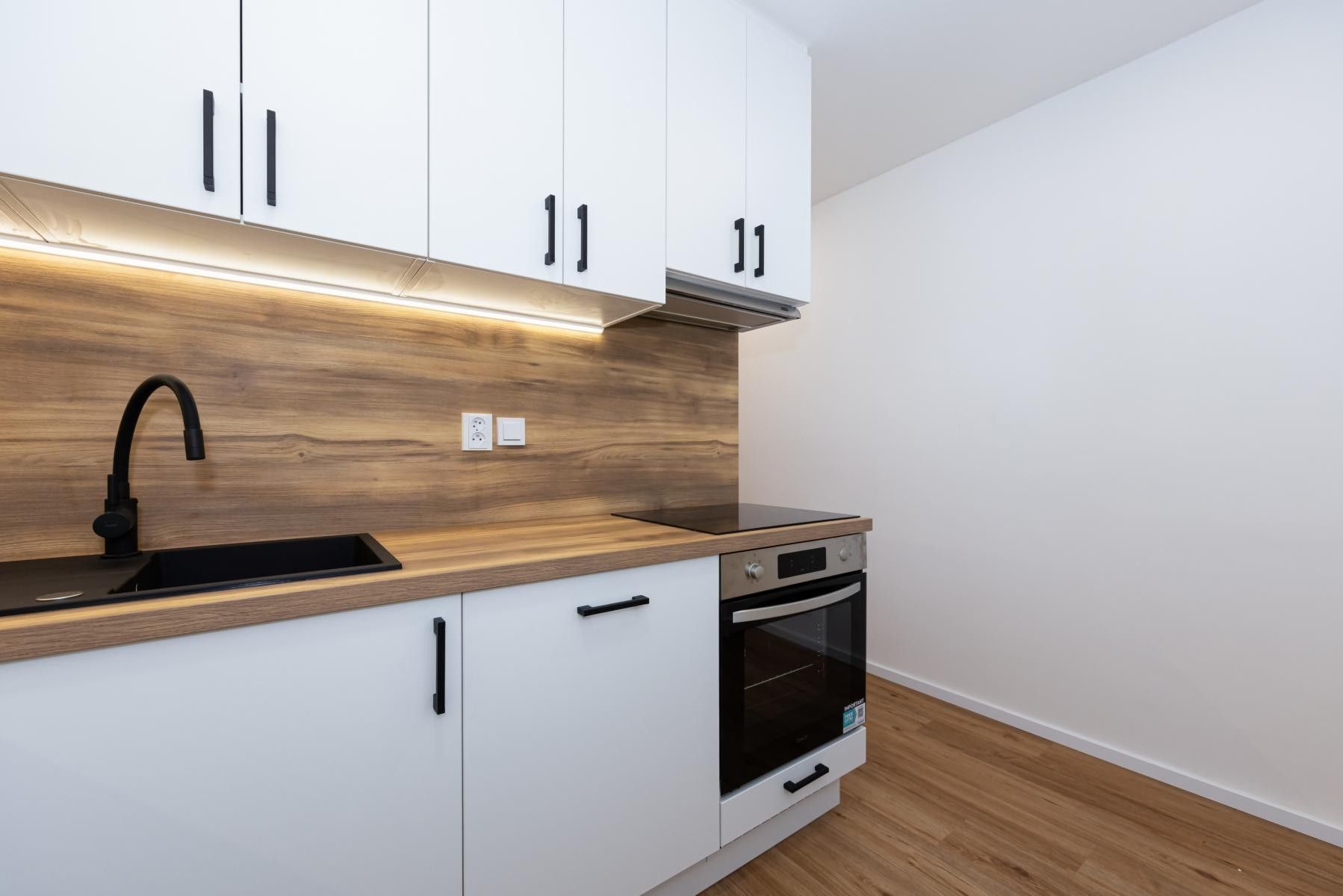 Byt 2+1 · 53 m² · Nad alejí, Praha - 3