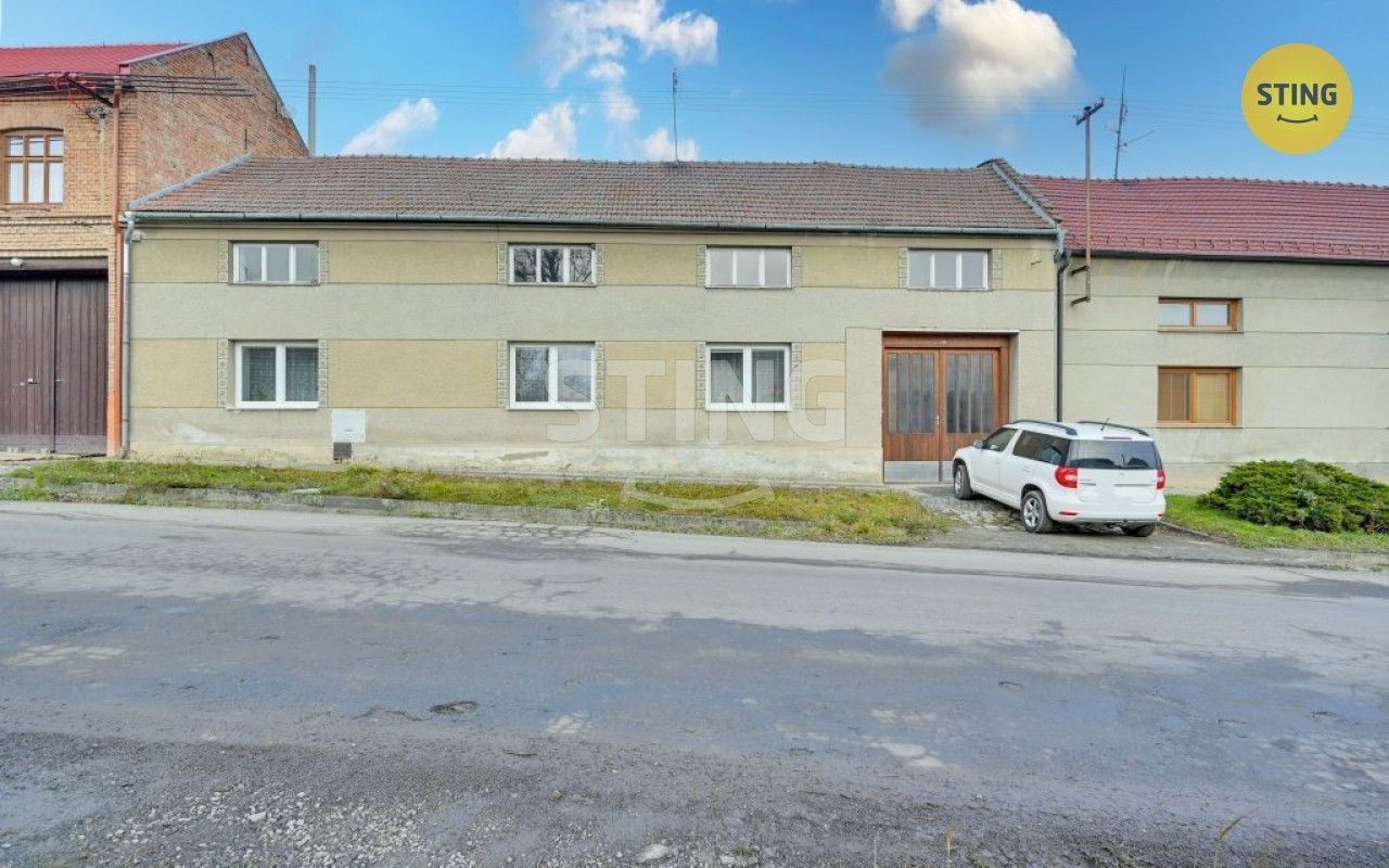 Prodej rodinný dům - Lešany, 621 m²