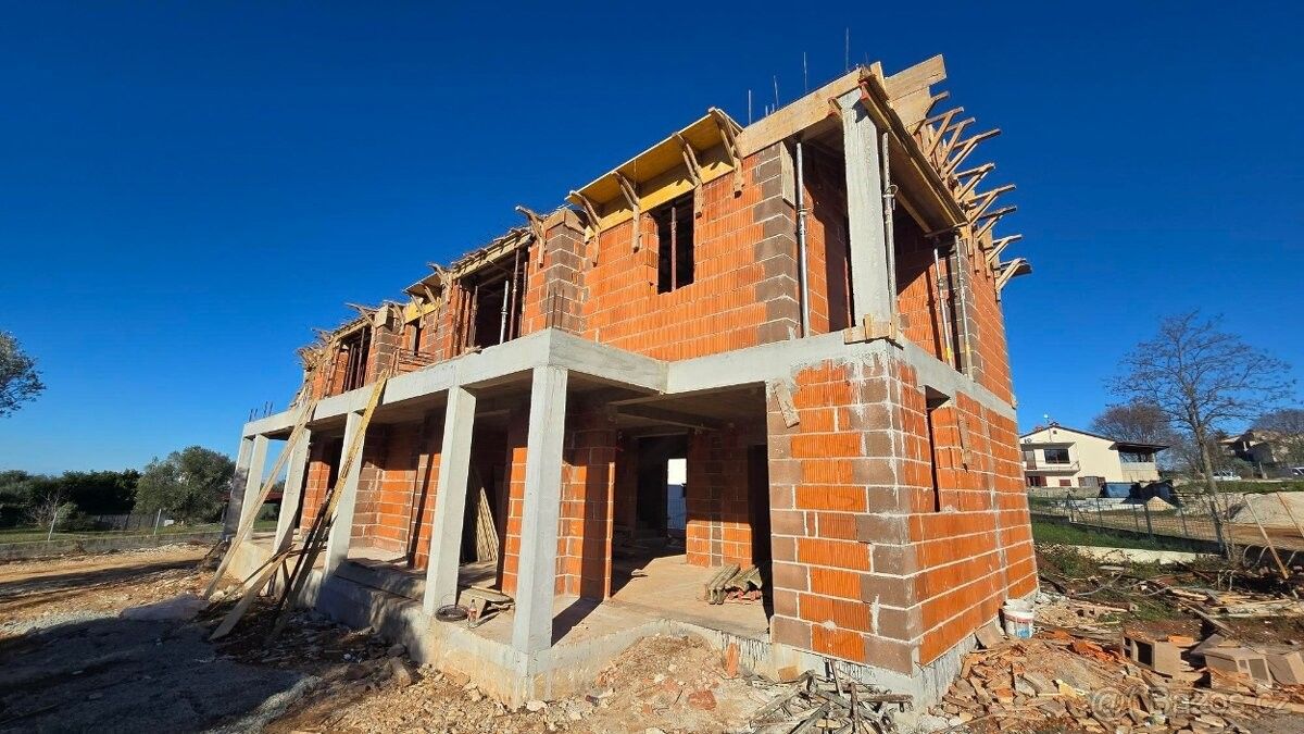 Rodinné domy, 987 66, Zahraničí