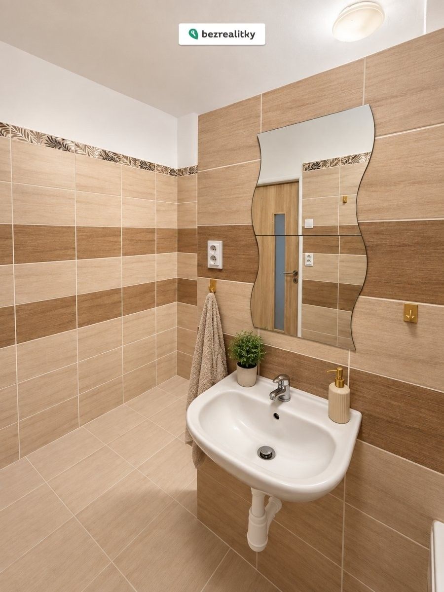 Prodej byt 3+1 - Varnsdorfská 344, Praha Střížkov, 55 m² - 5