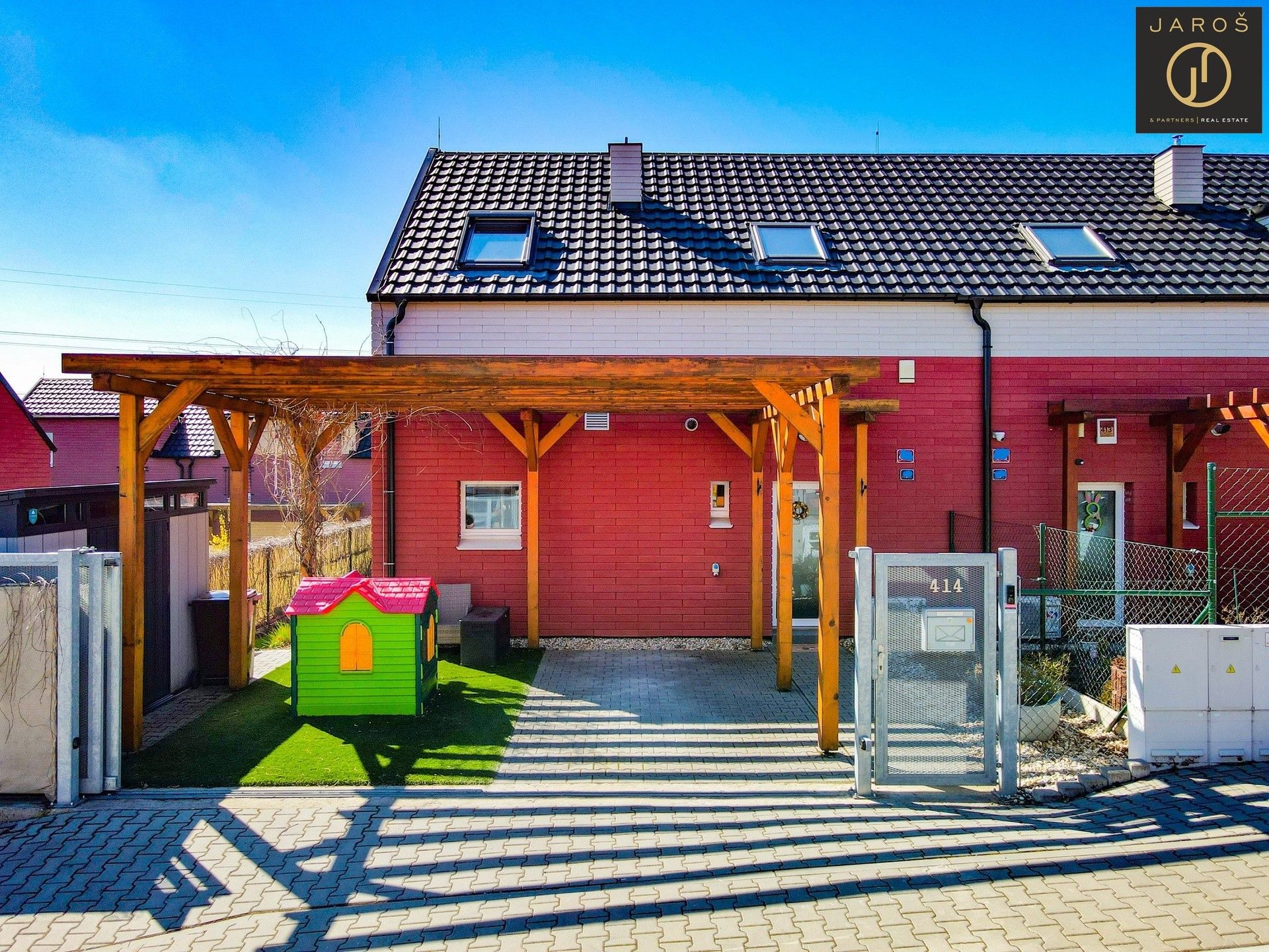 Prodej dům - Slunečná, Zlonín, 102 m²