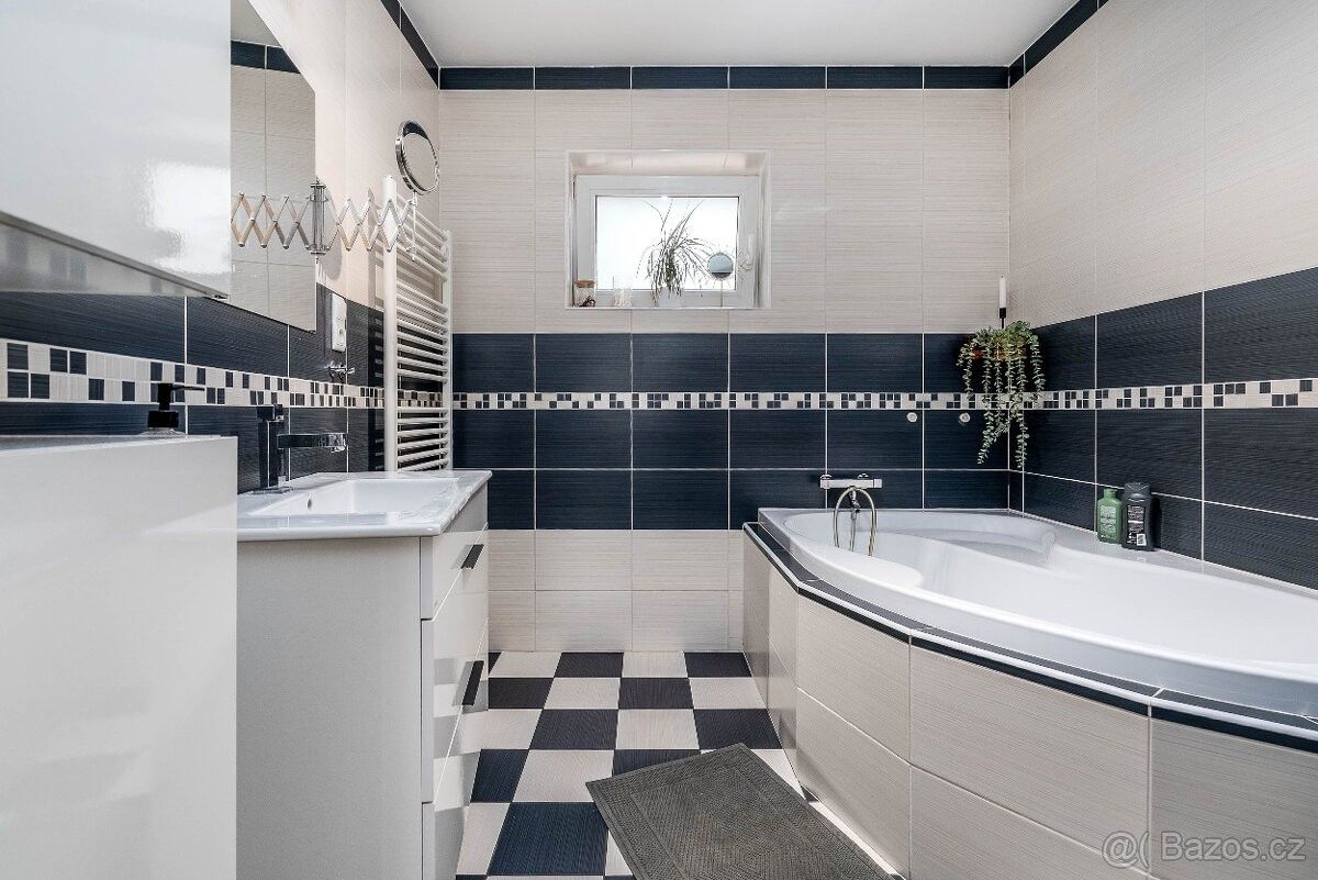 Prodej rodinný dům - Kolín, 280 02