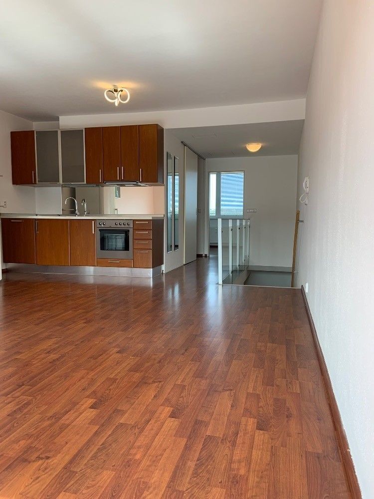 2+kk, Skloněná, Praha - Vysočany, 64 m² - 2