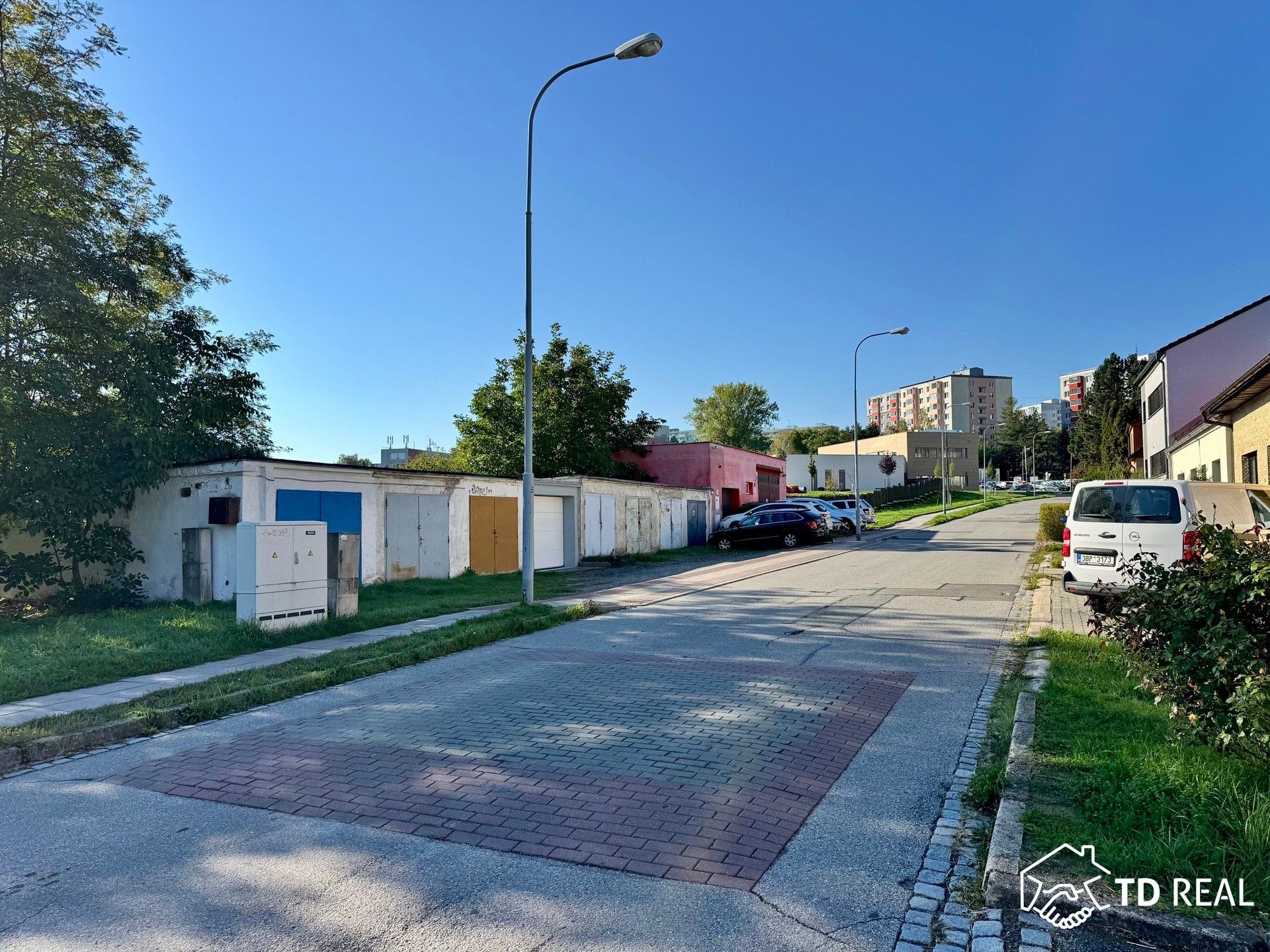 Garáže, Nad dědinou, Brno, 17 m² - 1