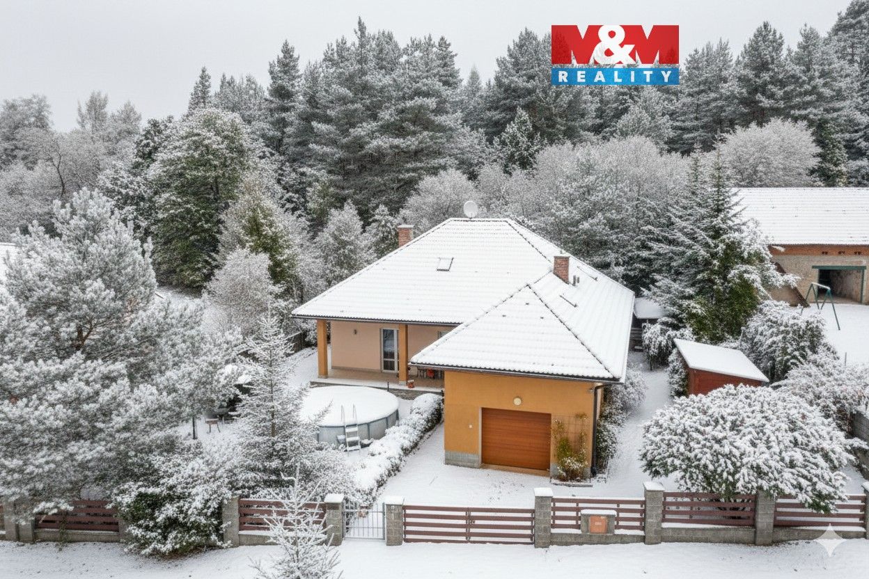 Rodinné domy, Hajany, 285 m²