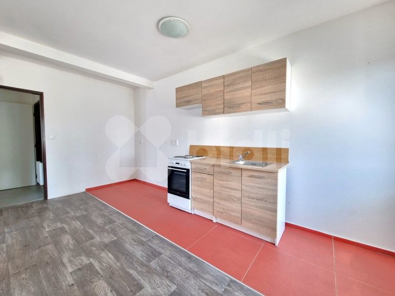 Pronájem byt 2+kk - U Nádraží, Prosenice, 40 m²