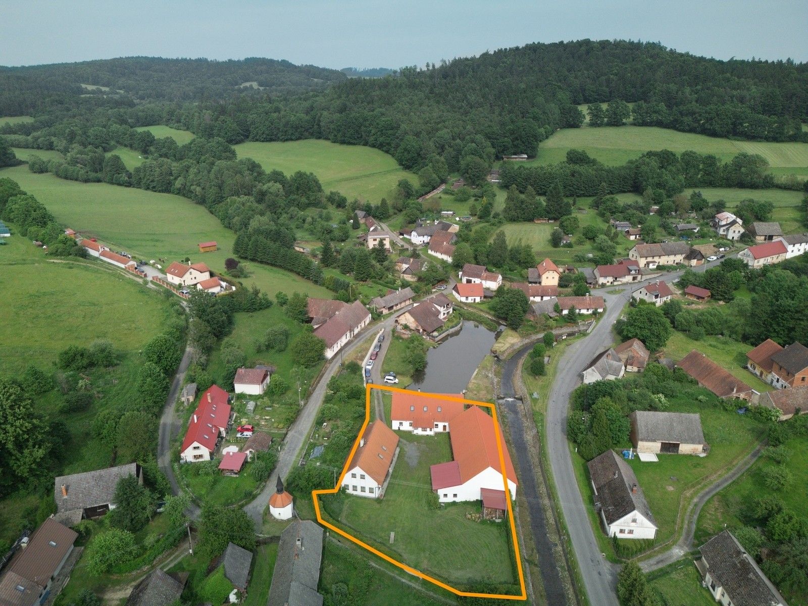 Prodej rodinný dům - Víska, Čmelíny, 450 m²