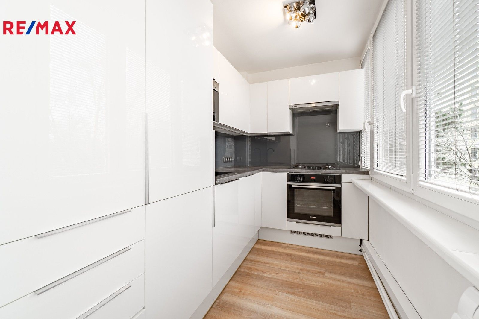 Pronájem byt 3+kk - Nekvasilova, Praha, 55 m²
