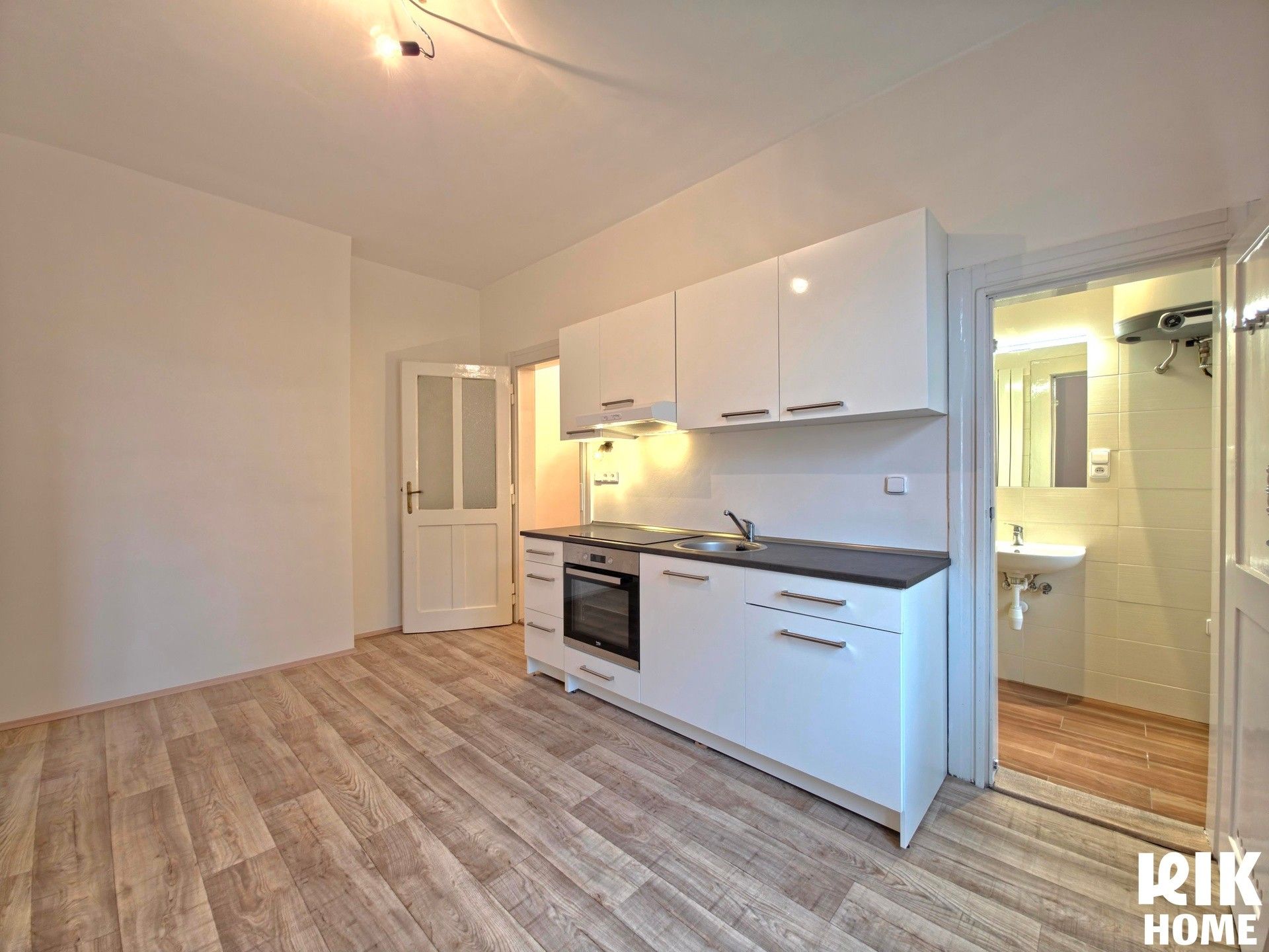 Pronájem byt 2+kk - Kloboučnická, Praha, 40 m²