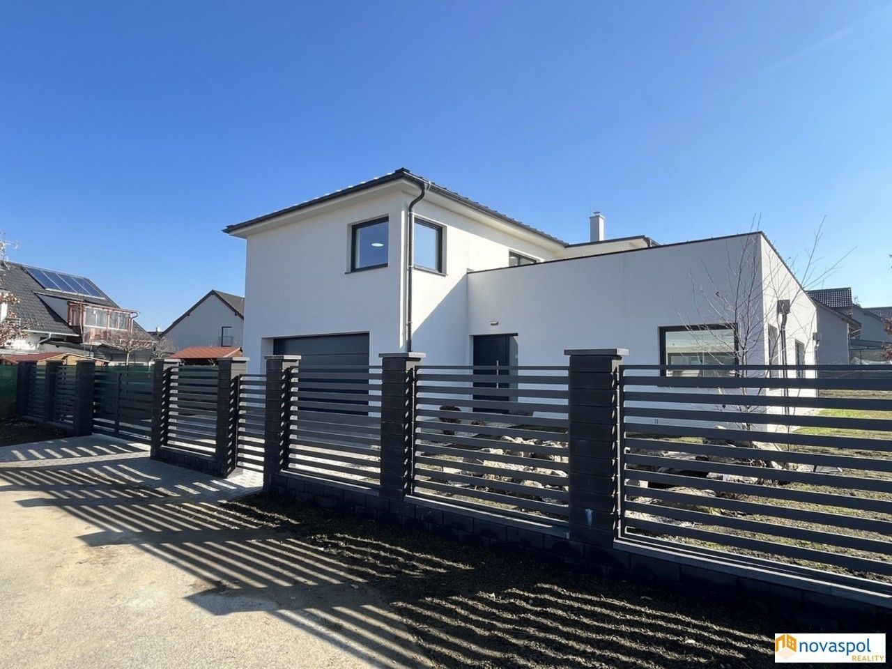 Rodinné domy, Na Okruhu, Sulice, 247 m²