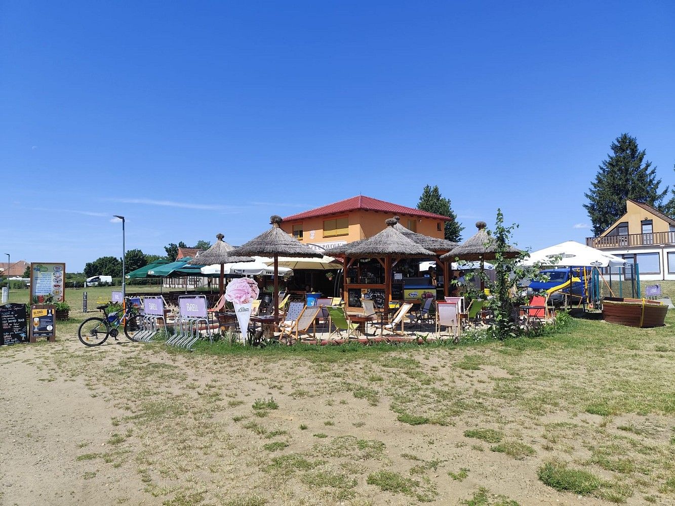 Restaurace, 166 m²