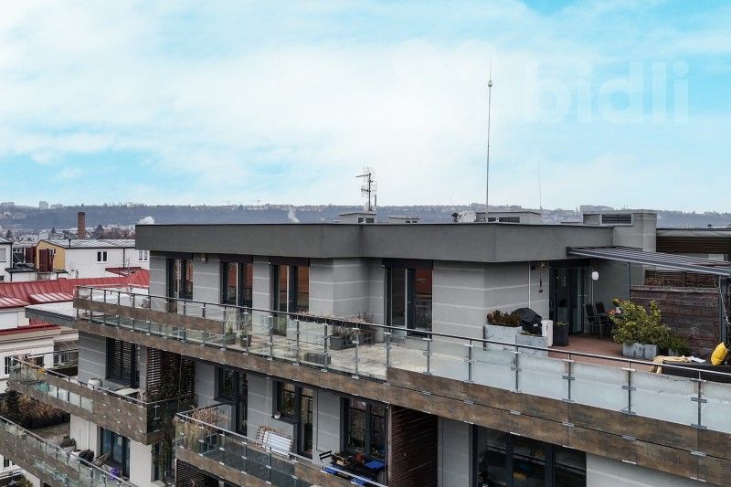 3+kk, V mezihoří, Praha, 97 m²