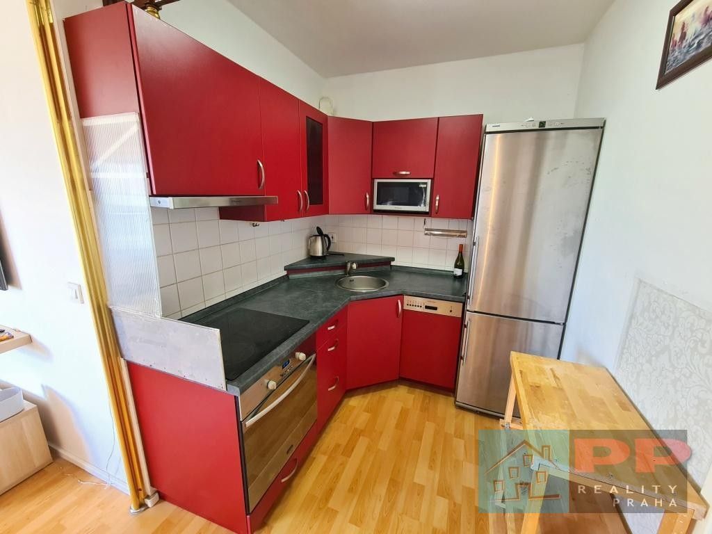 3+kk, Přeštická, Praha, 85 m²
