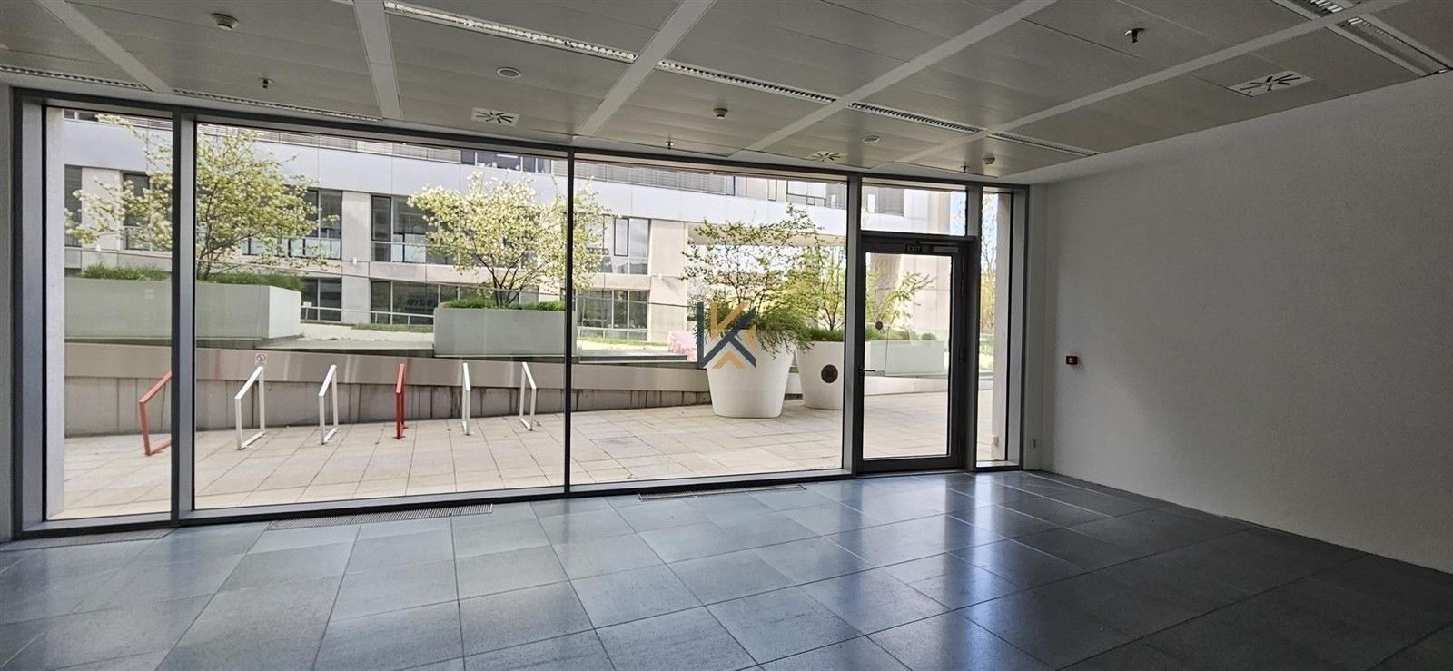 Pronájem obchodní prostory - Na hřebenech II, Praha, 68 m²