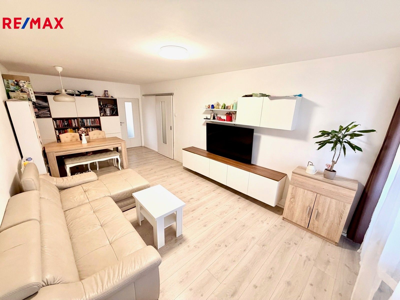 Pronájem byt 3+1 - Svépomoci 315, Praha, 79 m²