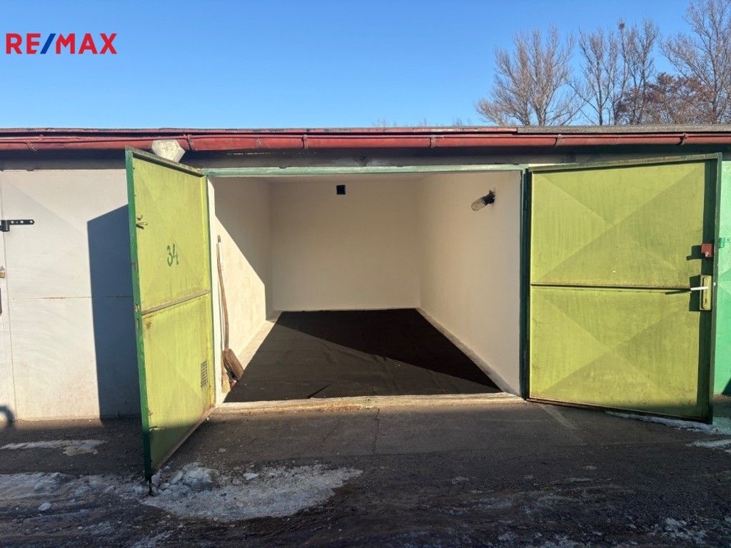 Pronájem garáž - Bratří Štefanů, Hradec Králové, 17 m²