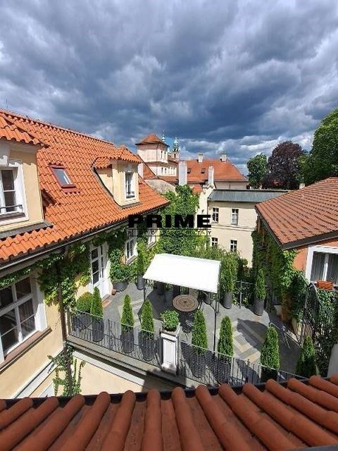 4+1, Vlašská, Praha, 178 m²