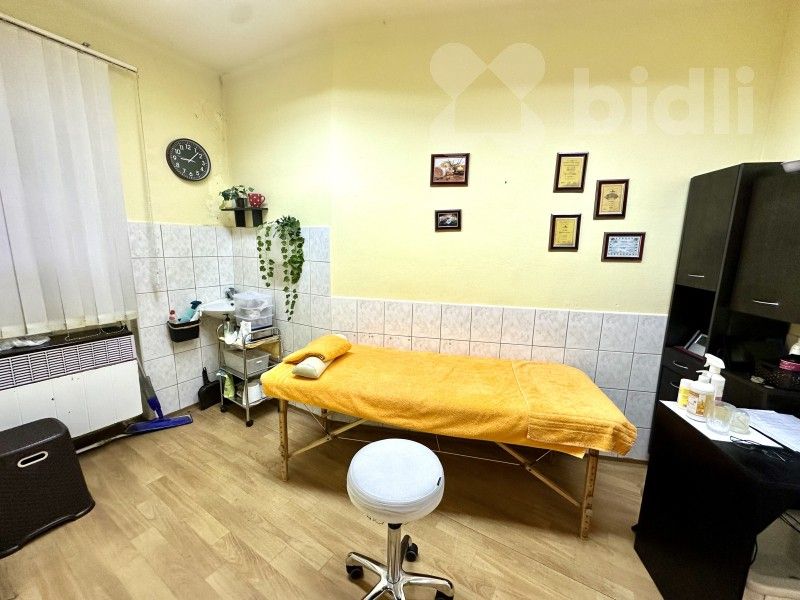 Pronájem obchodní prostory - Široké schody, Chrudim, 22 m²