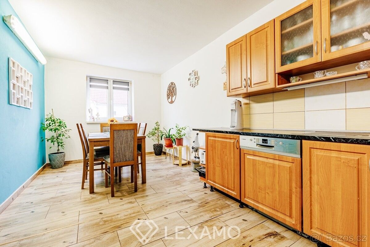 Prodej rodinný dům - Hevlín, 671 69