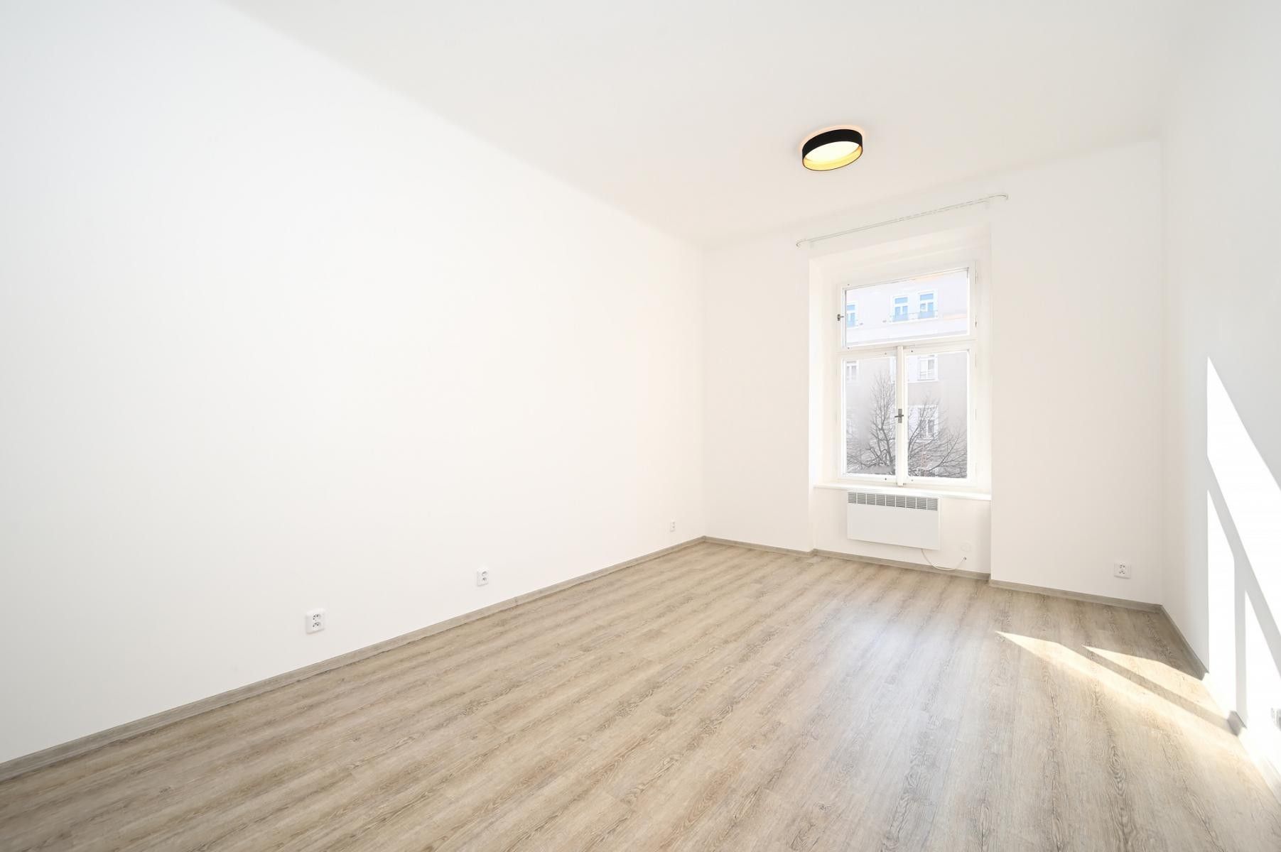 Pronájem byt 1+1 - Moskevská, Praha, 37 m²