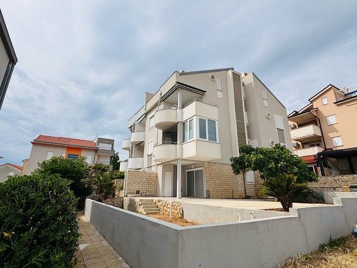 Prodej byt - 987 66, Zahraničí