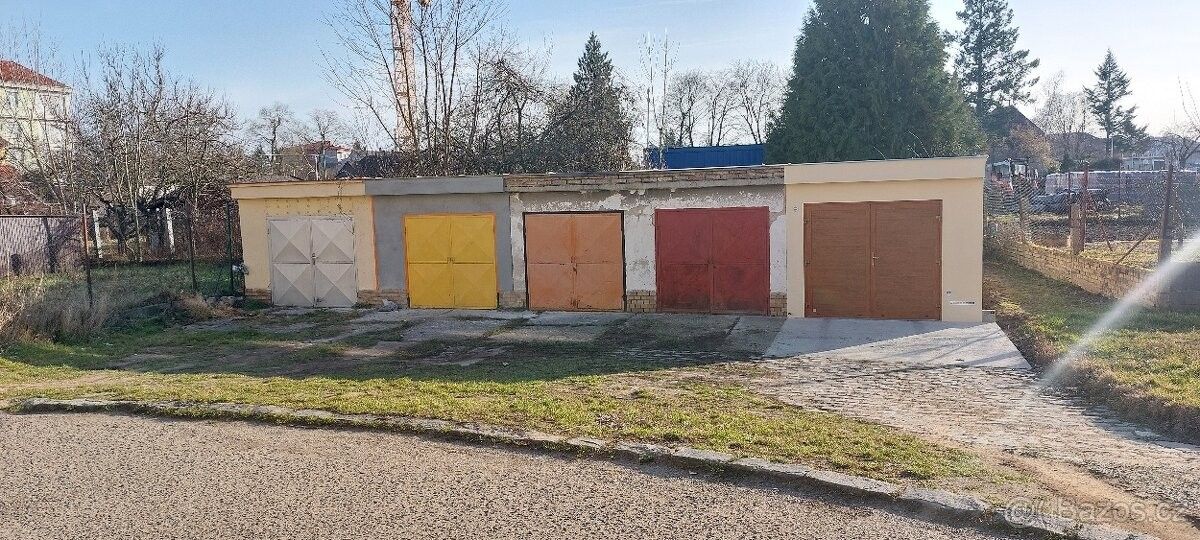 Garáže, Břeclav, 690 02
