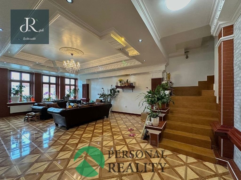 Rodinné domy, náměstí Republiky, Bor, 400 m²