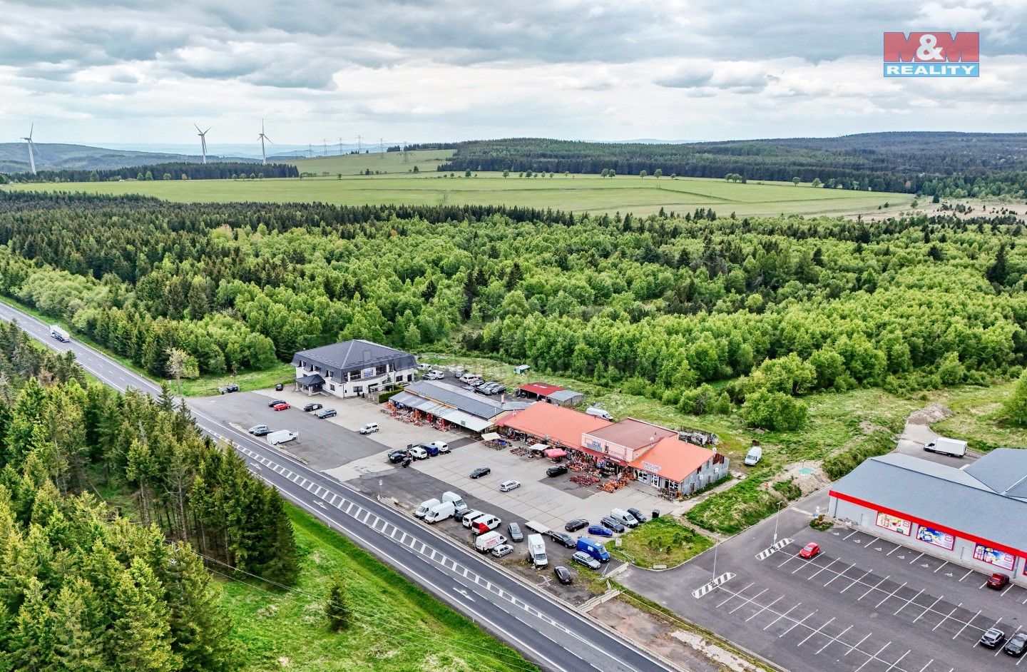 Prodej obchodní prostory - Hora Svatého Šebestiána, 693 m²