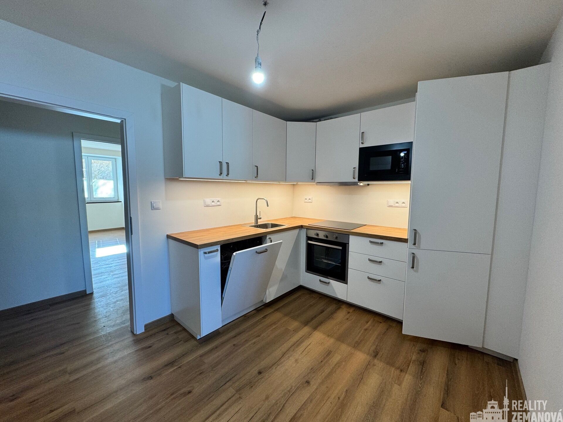 2+kk, Kolbenova, Praha, 60 m²