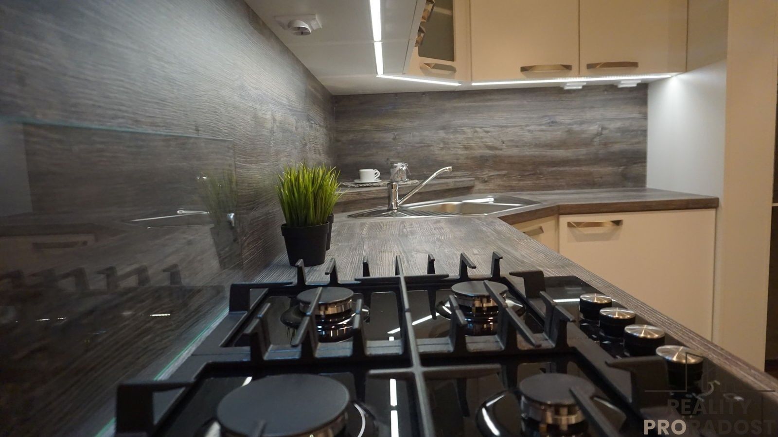 Pronájem byt 2+1 - Nešporova, Olomouc, 54 m²