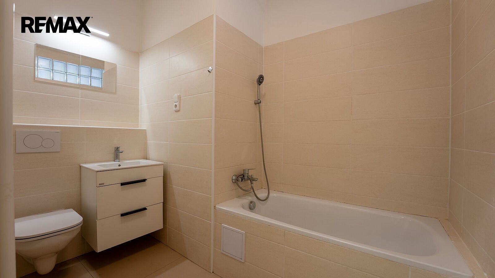Prodej rodinný dům - Nové Strašecí, okres Rakovník, Středočeský kraj, 210 m² - 5