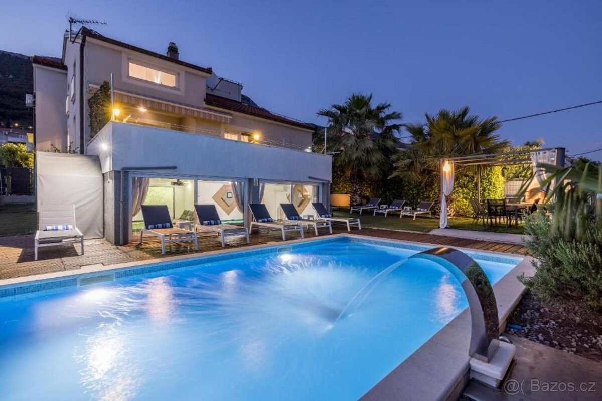 Rodinné domy, 987 66, Zahraničí