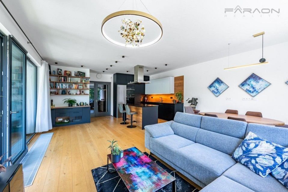 3+kk, Na pomezí, Praha, 138 m²