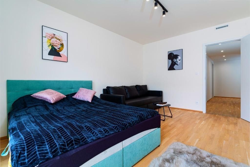 3+kk, Albrightové, Praha - Smíchov, 151 m² - 1