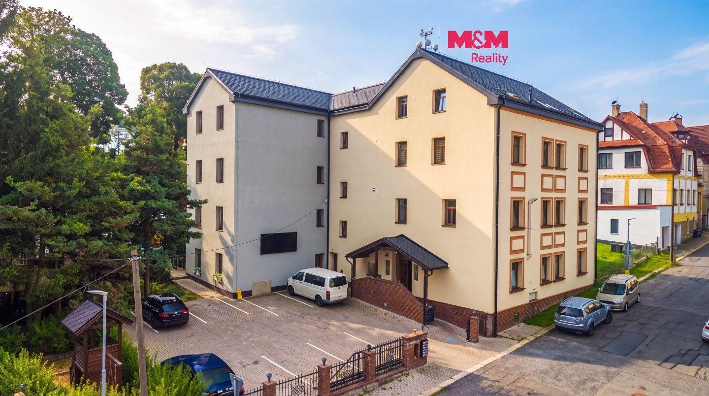 Restaurace, Raisova, Jablonec nad Nisou, 889 m² - 1