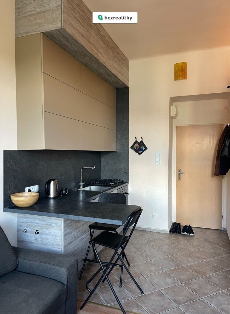 1+kk, Nuselská, Praha, 25 m²