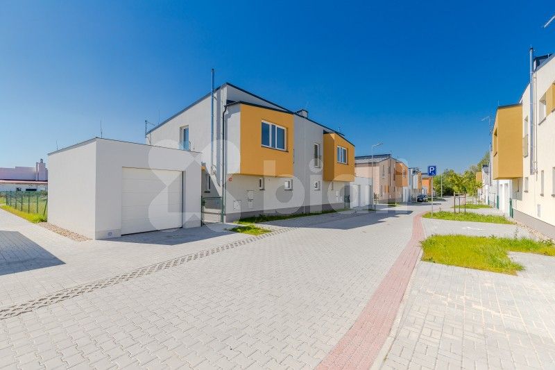 Prodej dům - Lipová, Mladá, Milovice, 137 m²