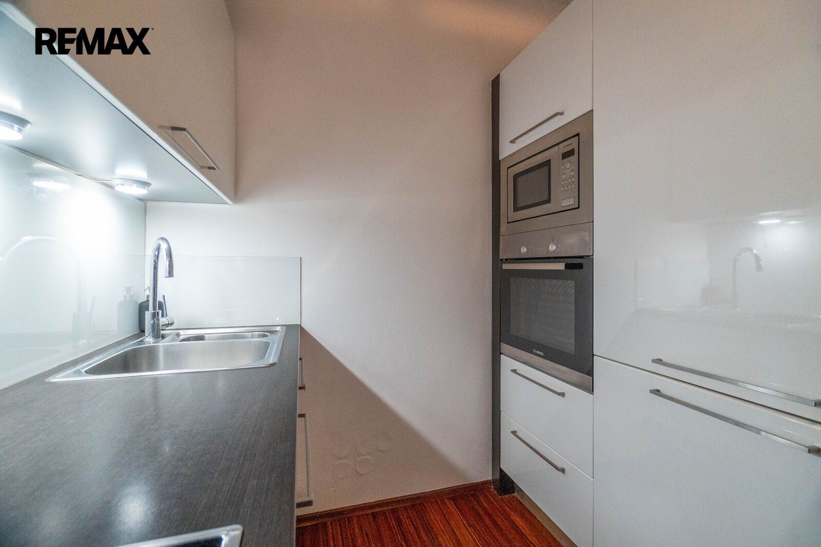 Byt 2+kk · 56 m² · Kabešova 943, Praha Vysočany - 4