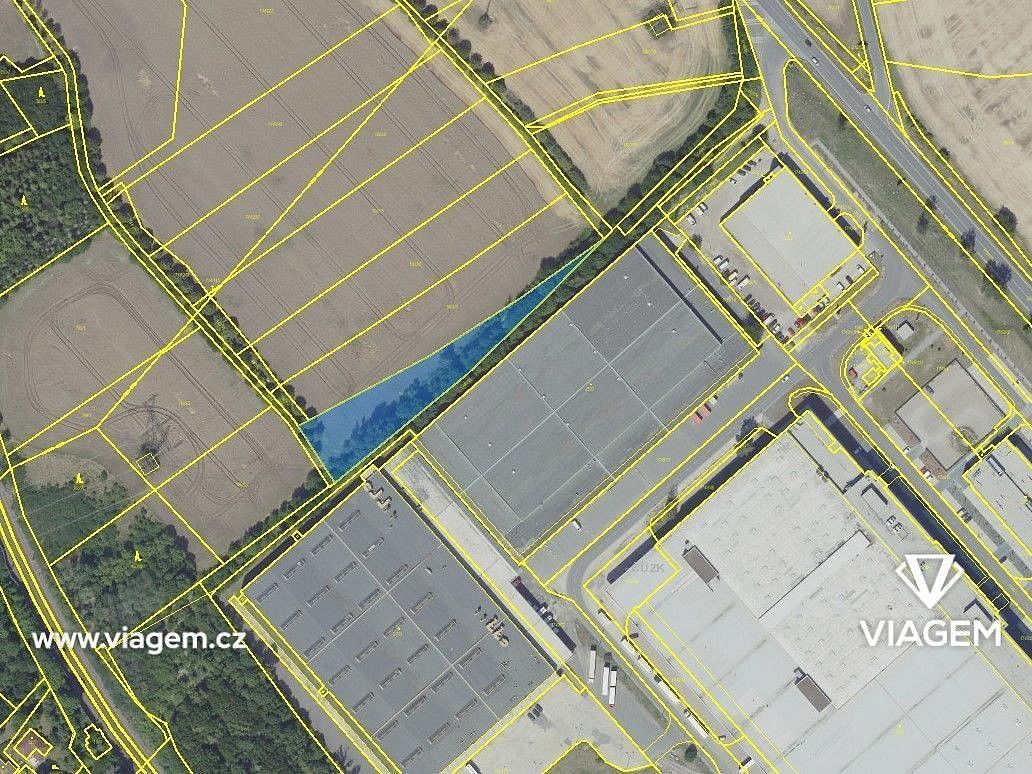 Komerční pozemek, 2 230 m²