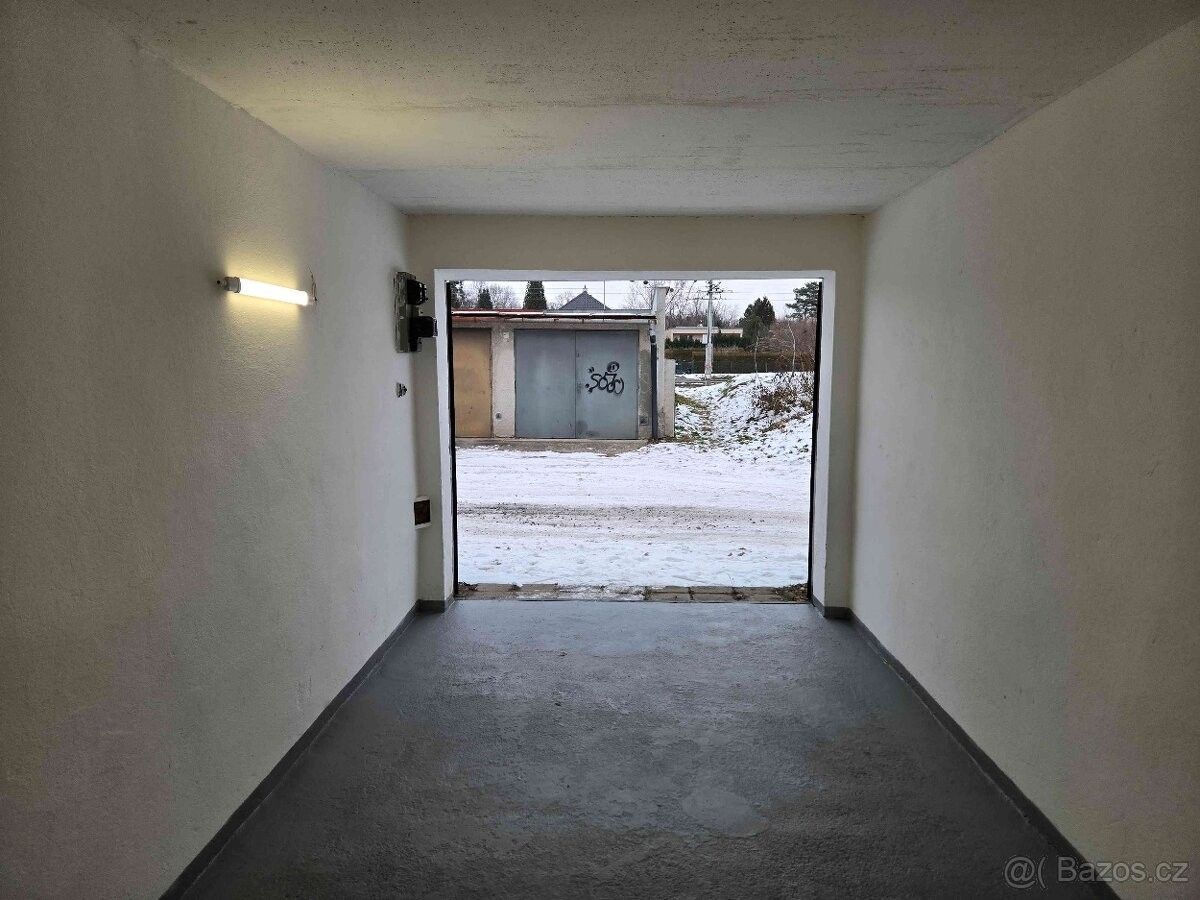 Garáže, Ostrava, 708 00