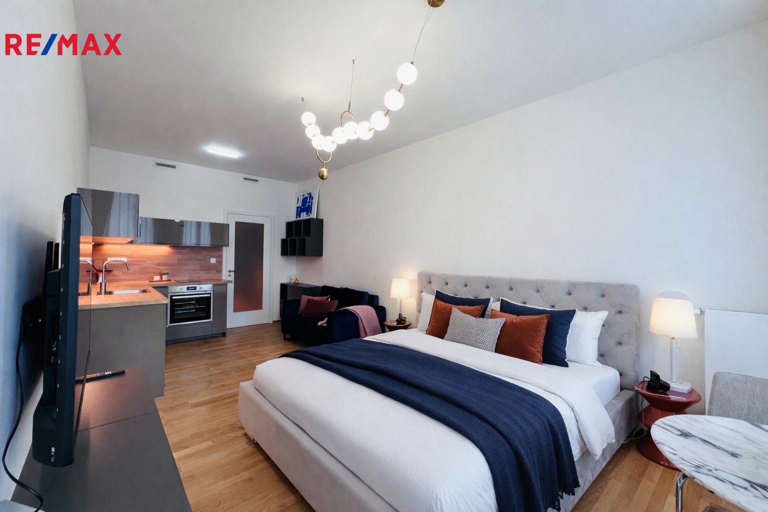 Pronájem byt 1+kk - Vackové 3410, Praha, 30 m²