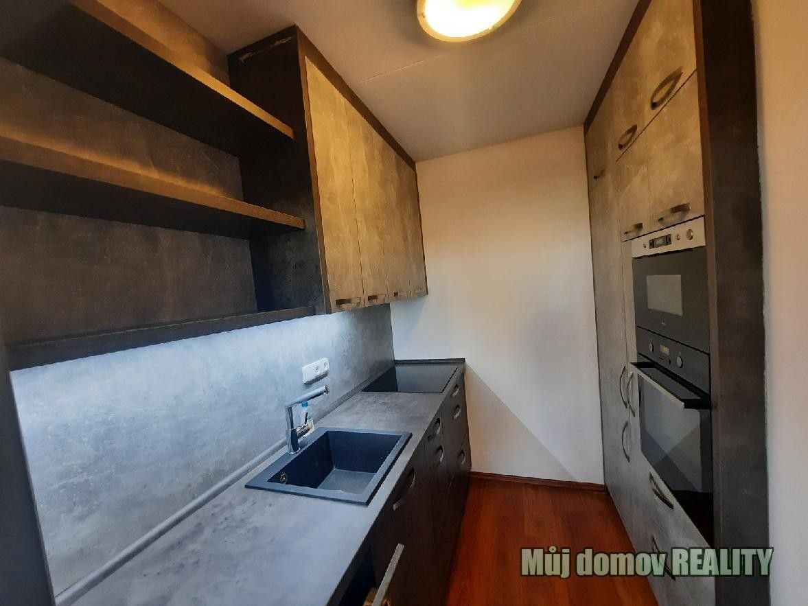 Pronájem byt 2+kk - Brandlova, Praha, 47 m²