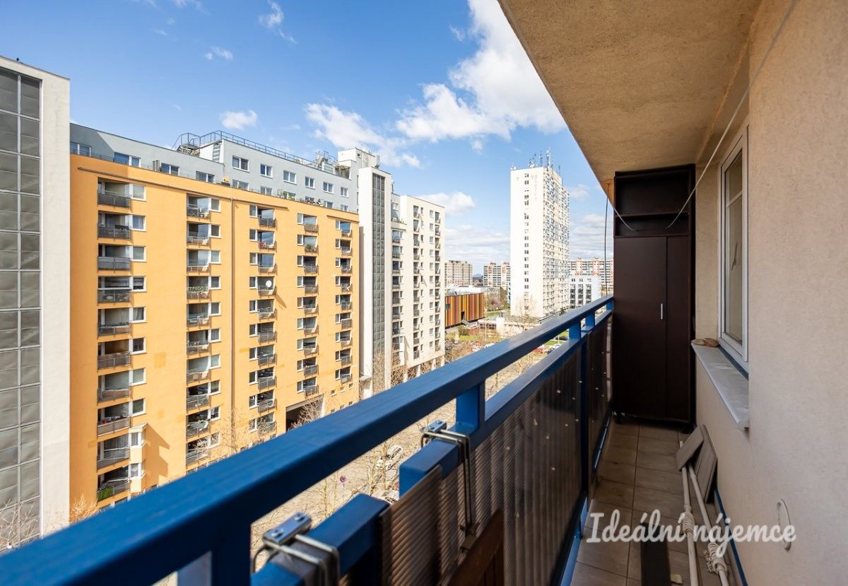 Pronájem byt 2+kk - Hnězdenská, Praha, 42 m²