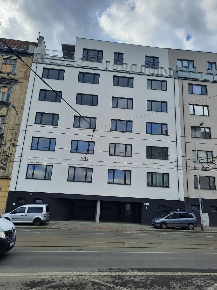 Garáže, Brno, 602 00