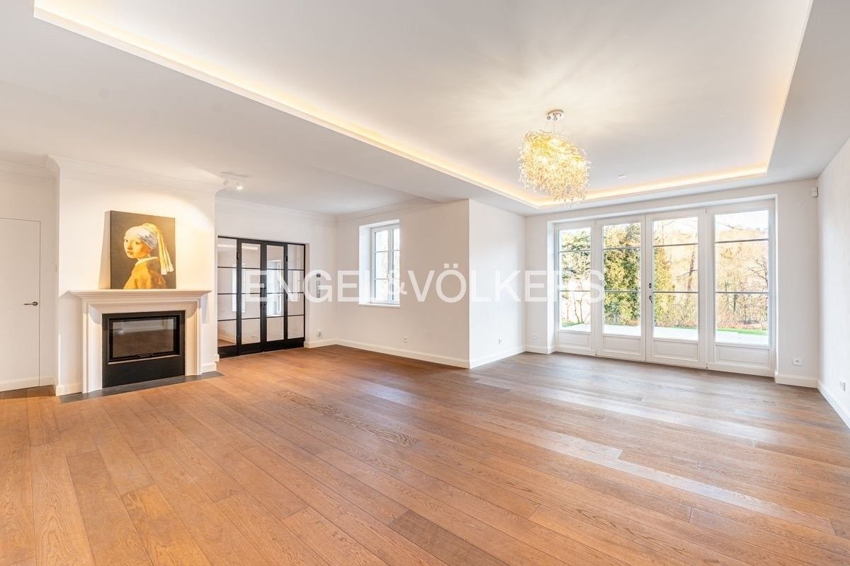 Vily, V Šáreckém údolí, Praha, 253 m²